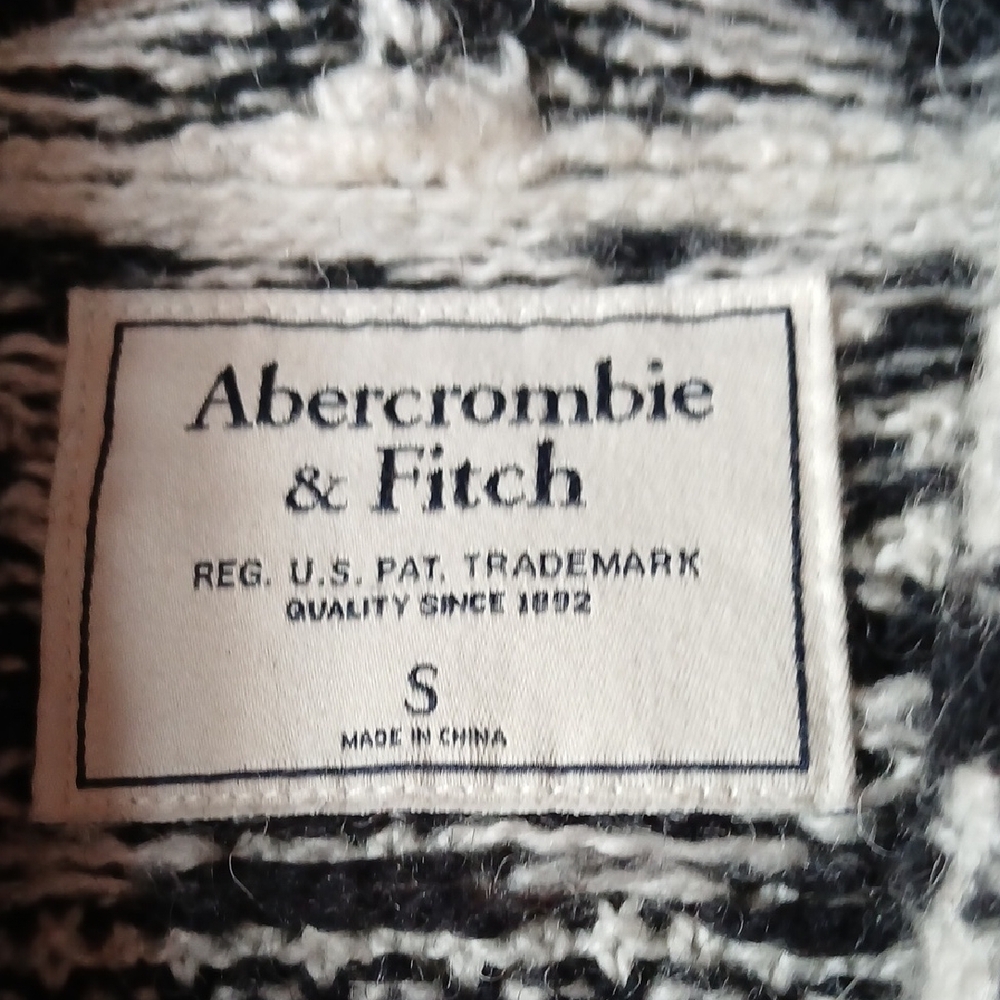 Abercrombie & Fitch Black and White Patterned Cardigan - Picture 2 of 4